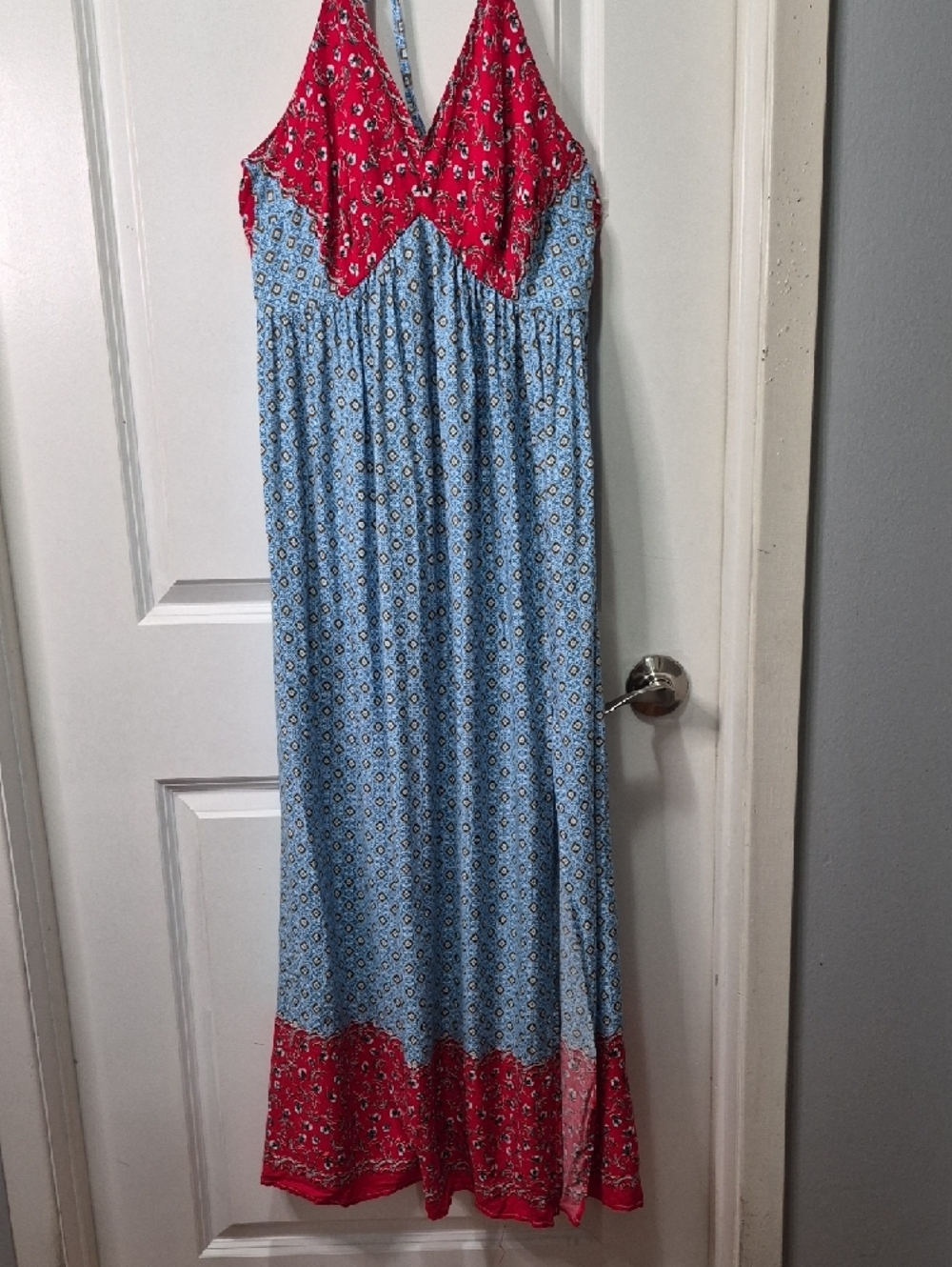 V-Neck Halter Maxi Dress in Red and Light Blue - Picture 4 of 9